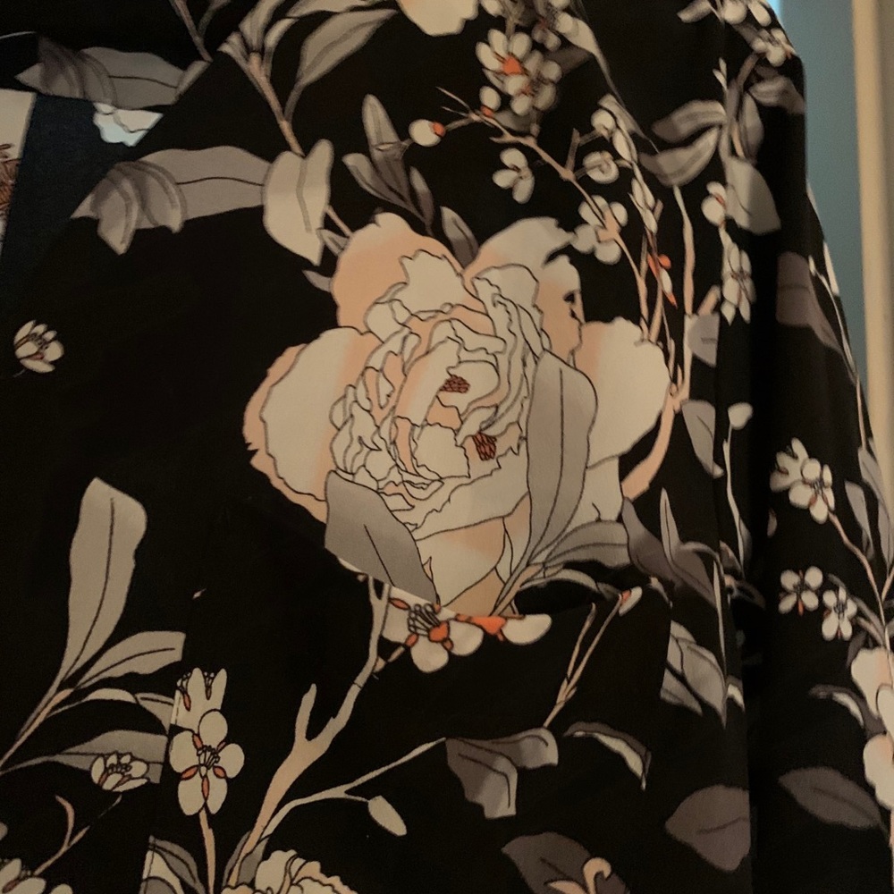 Flowered blouse like new